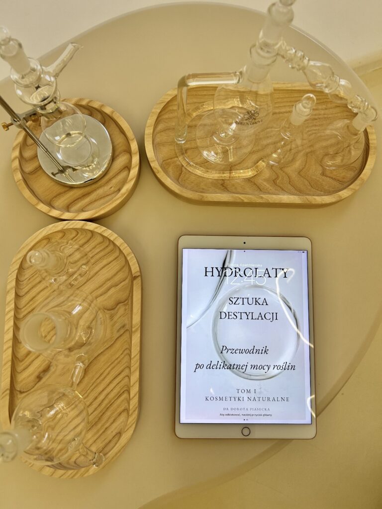 e-book Hydrolaty. Sztuka destylacji